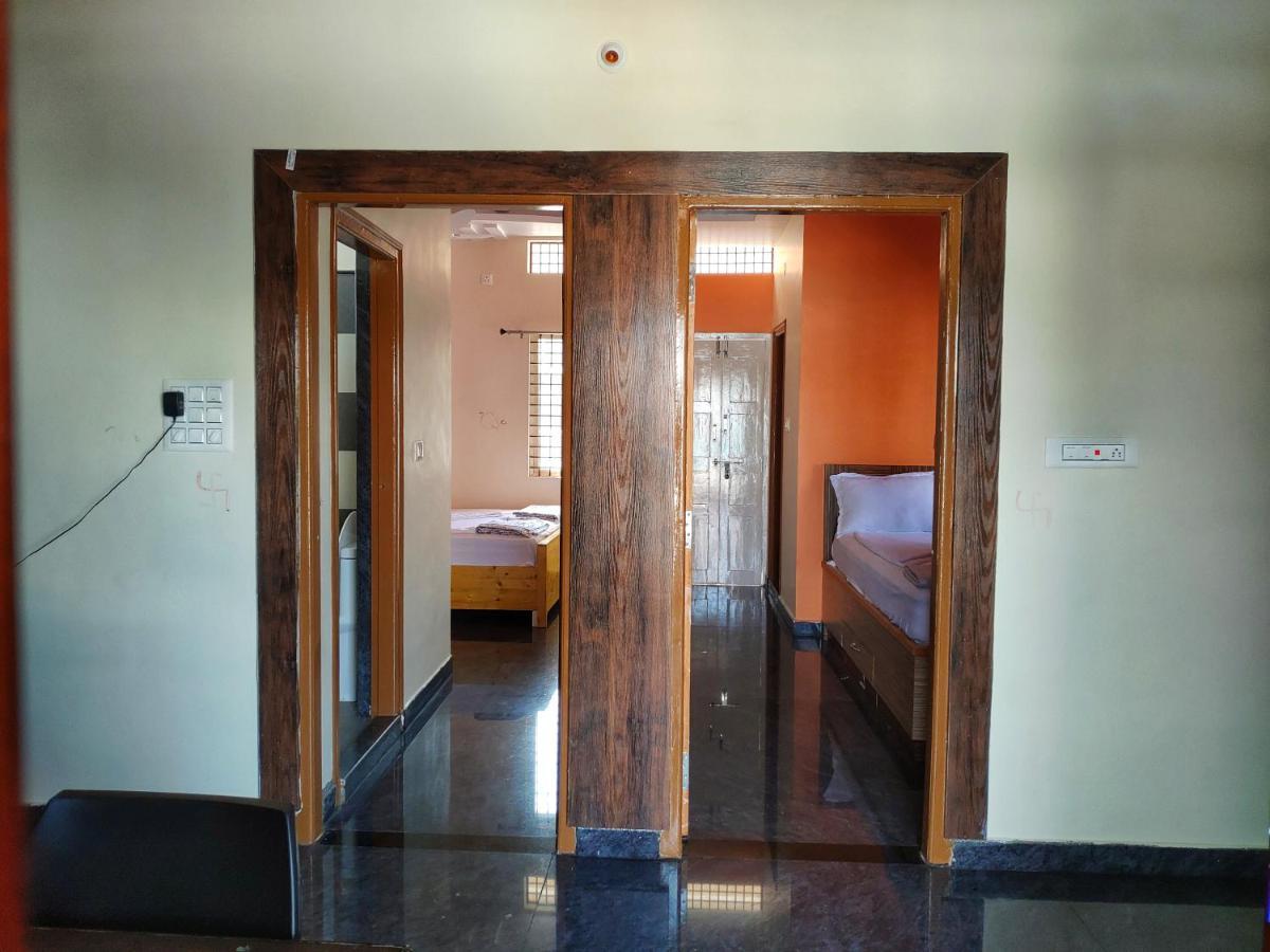 Vijayanagara Home Stay Хампи Экстерьер фото