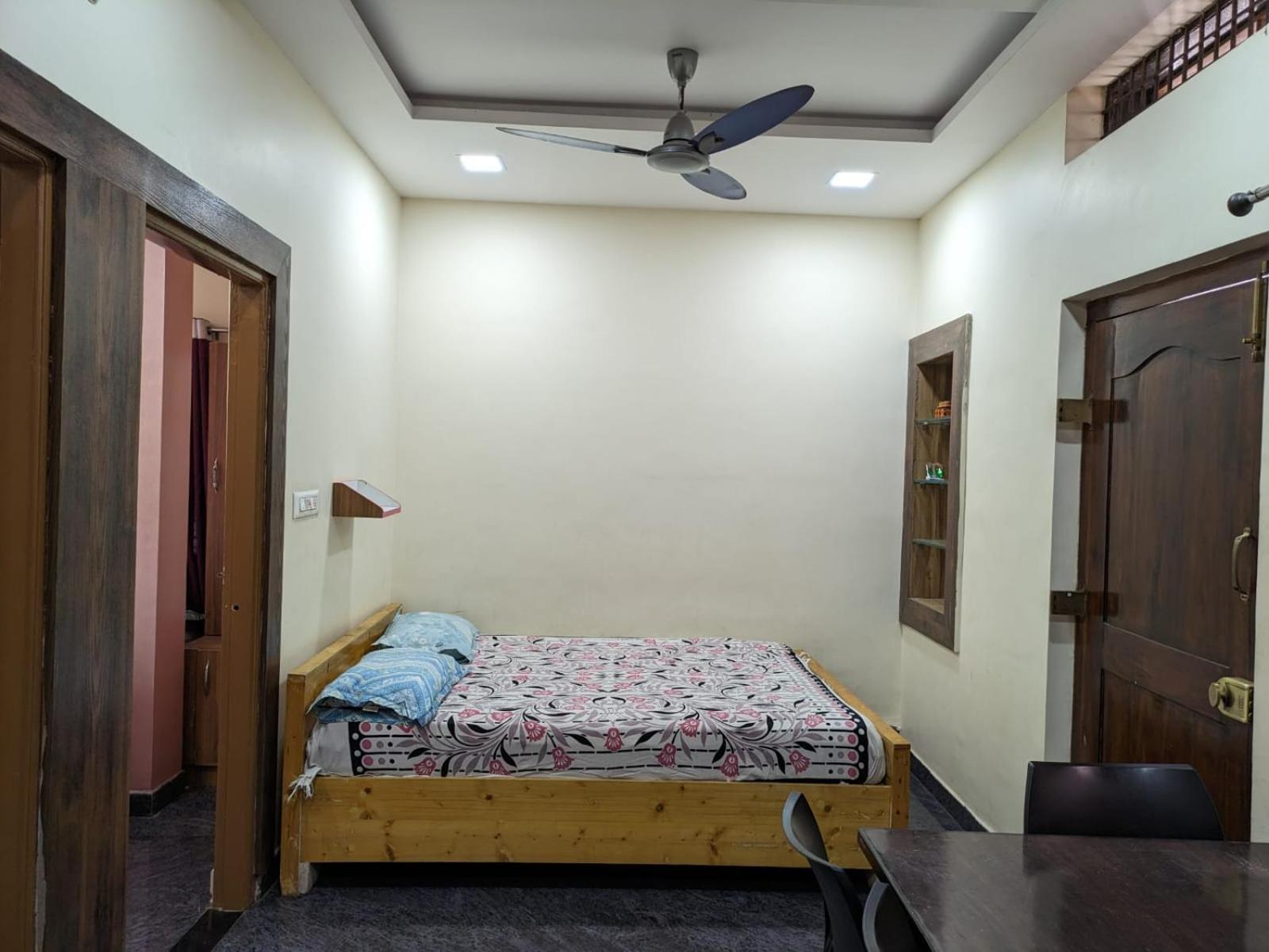 Vijayanagara Home Stay Хампи Экстерьер фото