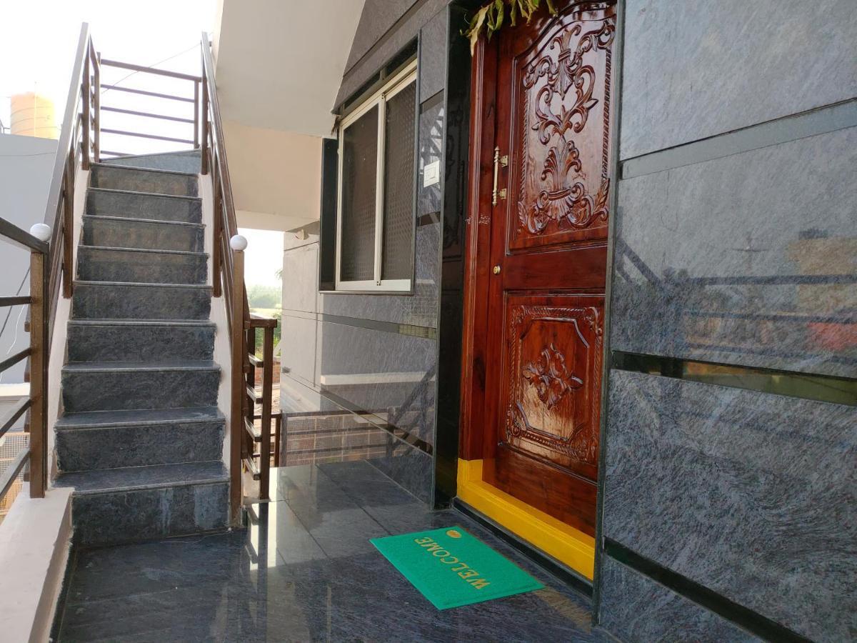 Vijayanagara Home Stay Хампи Экстерьер фото