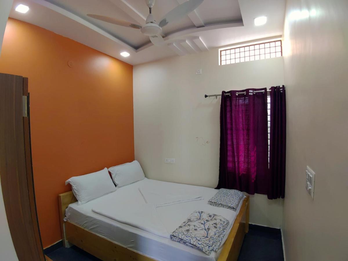 Vijayanagara Home Stay Хампи Экстерьер фото